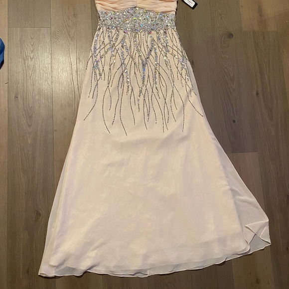 Evening Gown - Picture 4 of 4